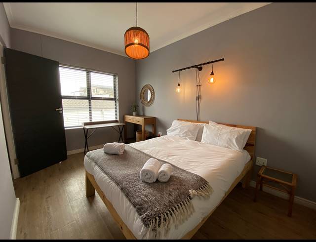 2 BEDROOM APARTMENT TO LET IN BEACHFRONT